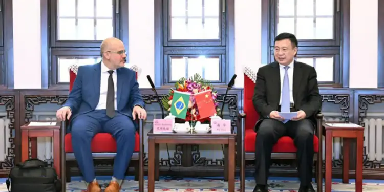 Presidente da EBC busca parcerias com Kwai, iQIYI e CBIC em visita institucional a Pequim para ampliar presença do conteúdo brasileiro