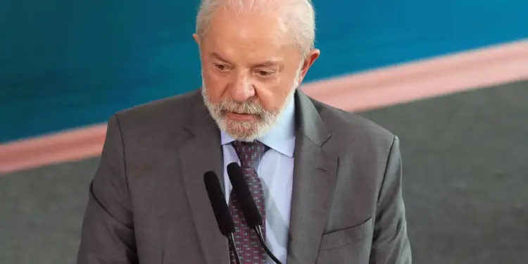 Lula vai a Bogotá para Cúpula da Celac: debate sobre zona de paz na fronteira Colômbia-Equador, segurança alimentar e doações humanitárias a Cuba