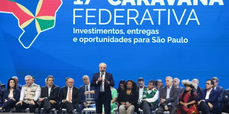 Lula questiona Banco Central por não cortar Selic: “esperava pelo menos 0,5%” após IPCA de 0,7% em fevereiro e 12 meses a 3,81%