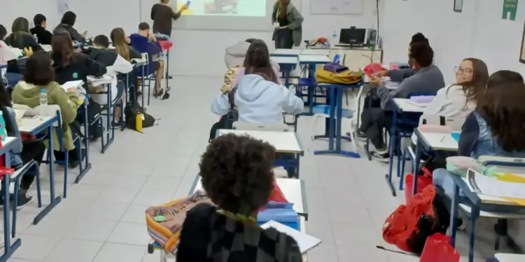 Ingresso no ensino superior cresce 2,5% e chega a 10,23 milhões em 2024; EAD supera presencial pela primeira vez