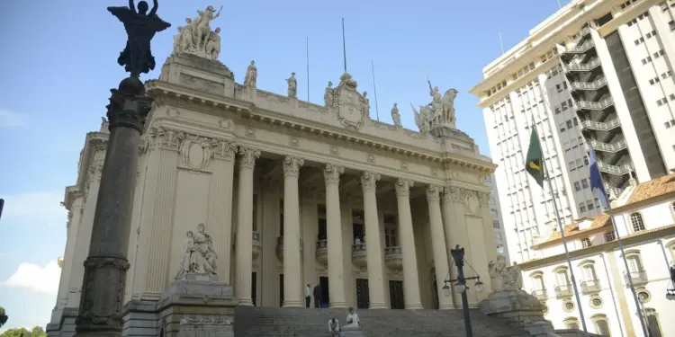 Fux suspende regras da Alerj que permitiam voto aberto e alteração do prazo de desincompatibilização antes da eleição indireta no Rio