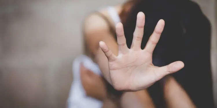 Padrasto que estuprava enteada é preso no RJ após ameaçar mãe da vítima em MG