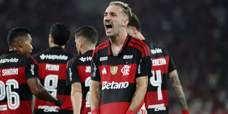 Flamengo vence Remo por 3 a 0 no Maracanã e entra no G4 do Brasileirão com quarta vitória seguida