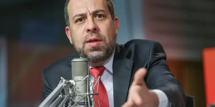Boulos: ‘Negociamos com os caminhoneiros’ e acusa Ipiranga, Raízen e Vibra de especulação que pressiona preço do diesel; pede que governadores zere m ICMS