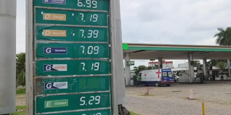 Caminhoneiros em Campos sofrem com reajuste do diesel que ultrapassa R$ 7 e afeta o transporte de cargas