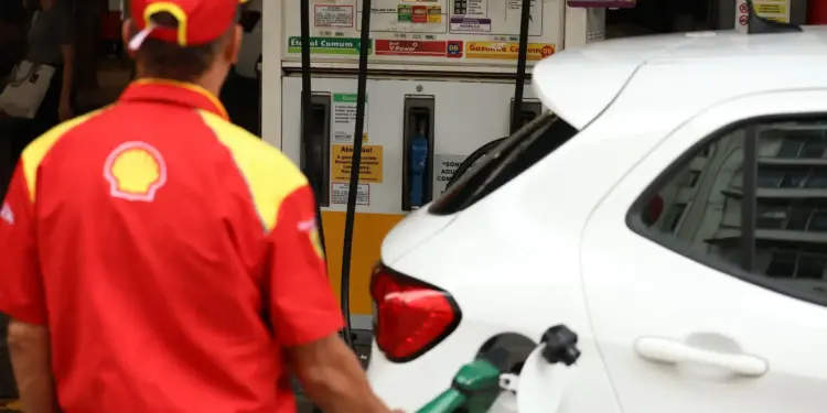 MJSP fará plantões para orientar Procons em fiscalizações de postos após aumentos abusivos de combustível; há registro de alta de 300%