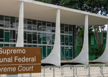 STF é evacuado por suspeita de vazamento de gás na copa do 3º andar, próximo ao gabinete da presidência; brigadistas controlam ocorrência