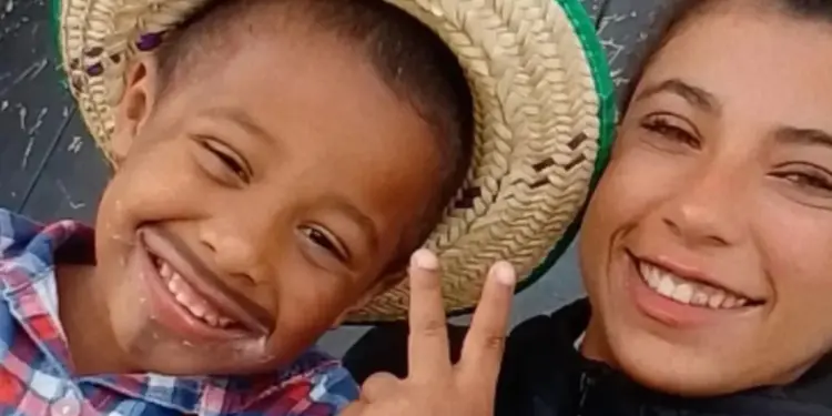 Mãe acredita que filhos, Henry Miguel (4) e Pedro Henrique (6), foram atraídos para o carro onde foram achados mortos em Praia Grande