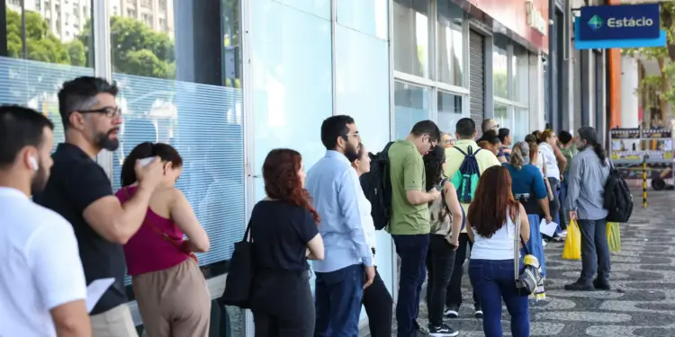 CNU 1: Governo convoca 1,8 mil candidatos da lista de espera para preencher vagas remanescentes em 131 cargos federais