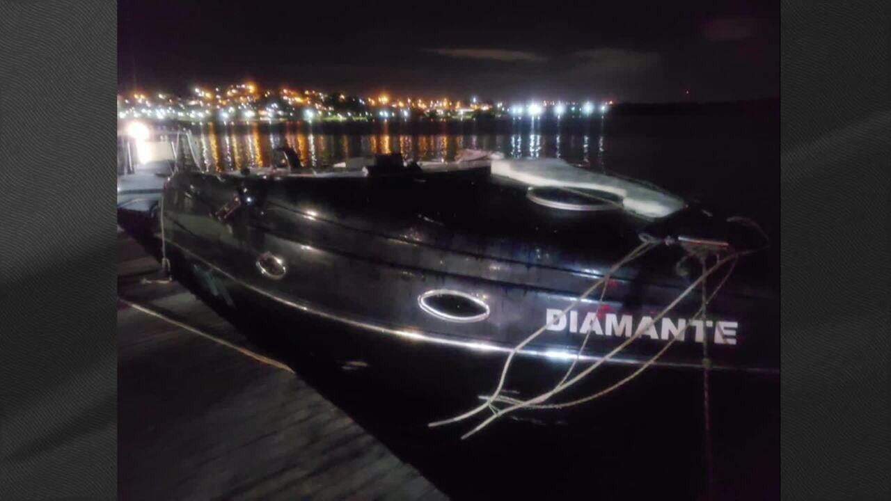 Lancha pilotada pelo empresário que colidiu contra uma estrutura de atracação do Porto de Vitória - Foto: Rede Social