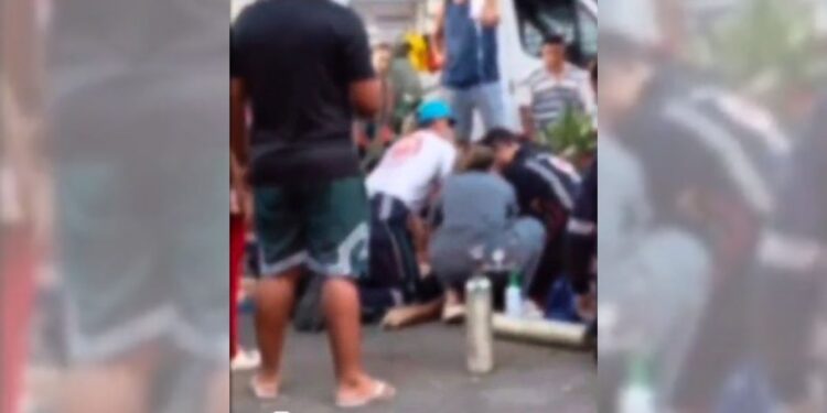 Acidente entre moto e ônibus deixa motociclista morto no centro de Colatina - Foto: Rede Social