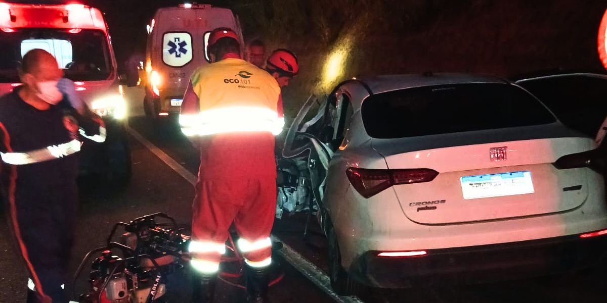 Colisão entre veículos oficiais deixa um morto e três feridos na BR-101 - Foto: Leitor Colatina em Ação