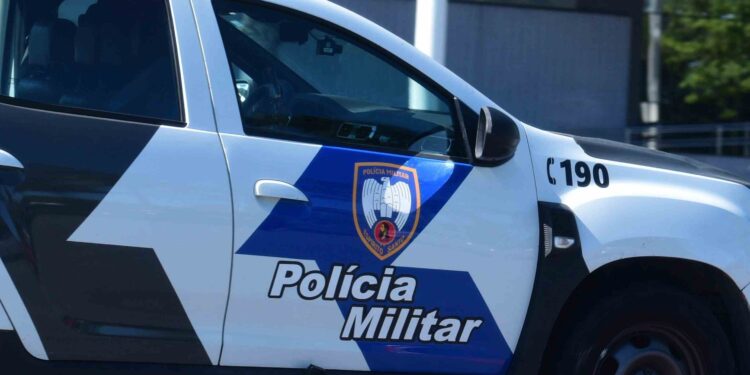 Adolescente foge com viatura da PM em Aracruz - Foto: Reprodução