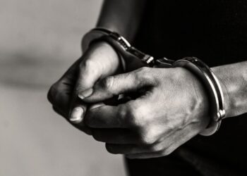 Homem é preso em Colatina suspeito de desviar R$ 100 mil de adolescente - Imagem: Frieppik