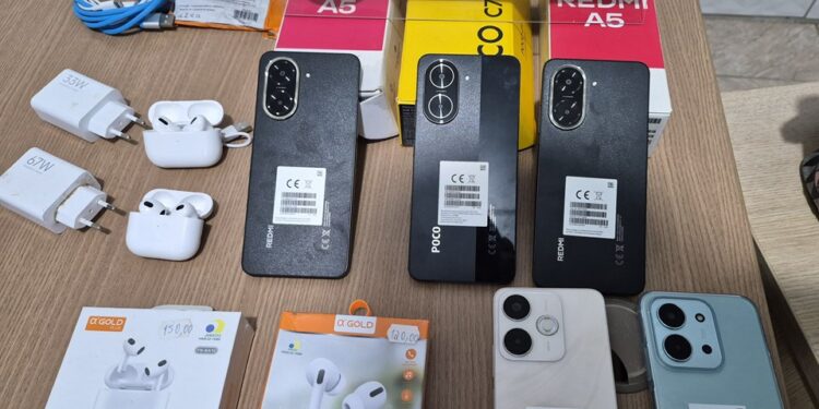 Ladrão "cara de pau" nega crime, mas polícia encontra celulares enterrados no quintal - Foto: PCES