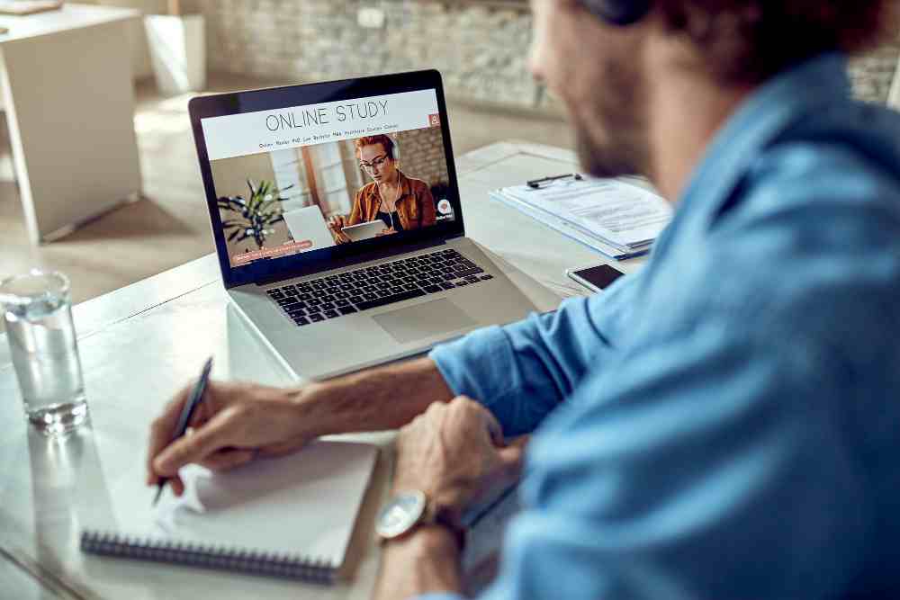 União Europeia lança curso inédito no Brasil para combater desinformação - Imagem: Freepik