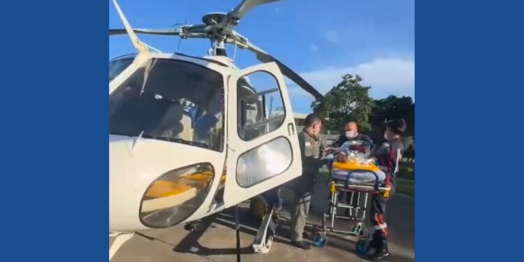 Helicóptero do Notaer transporta criança ferida por rojão no ES - Foto: Notaer