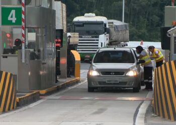 Funcionária da Ecovias leva tapas após motorista tentar pagar pedágio com dinheiro - Foto: Reprodução