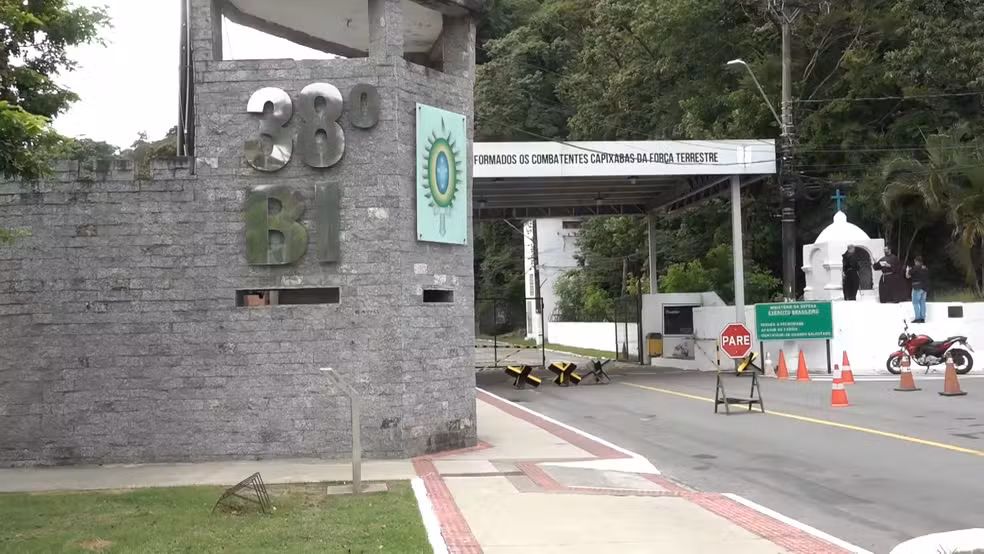 O major da reserva capixaba, Angelo Martins Denicoli, vai cumprir a prisão em regime fechado no 38° Batalhão de Infantaria do Exército Brasileiro, em Vila Velha, Espírito Santo — Foto: TV Gazeta