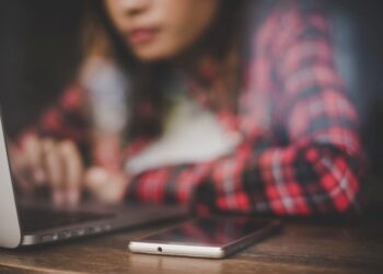 Cuidado com o clique: Procon orienta como identificar fraudes na internet - Imagem: Magnific