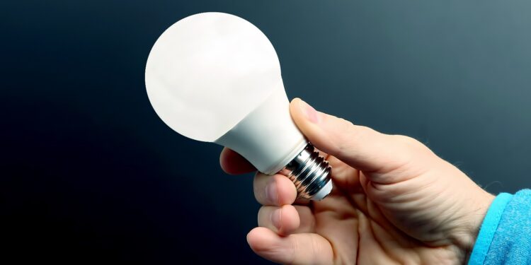EDP alerta que 325 mil famílias podem ter acesso ao desconto da Tarifa Social de Energia Elétrica no Espírito Santo - Imagem: EDP