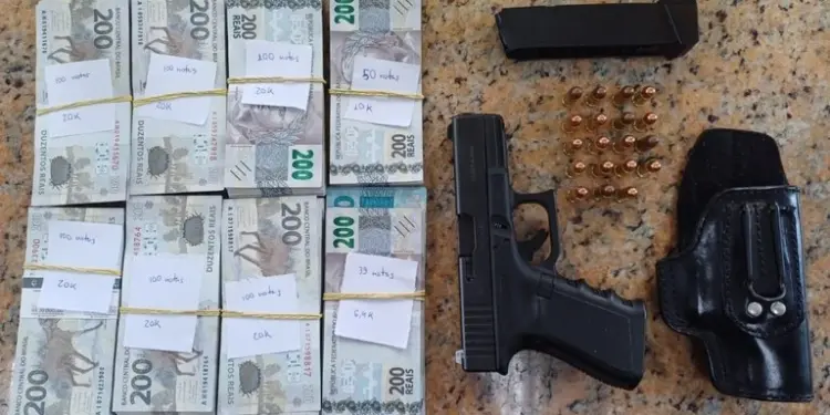 Empresário é detido em São Mateus com pistola e alta quantia em dinheiro vivo - Foto: PRF