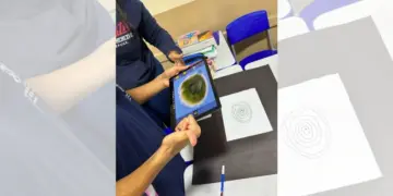 Estudantes de Marilândia utilizam tablets para compreender curvas de nível em aula prática de Geografia - Foto: Sedu