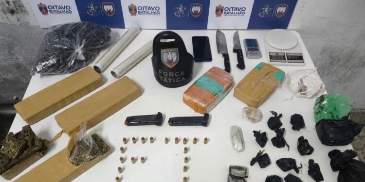 Colatina: depósito de drogas e munições é localizado em imóvel abandonado - Foto: PMES