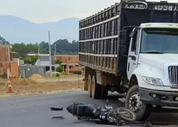 Motociclista morre em colisão com caminhão na BR-259 - Foto: Leitor Colatina em Ação