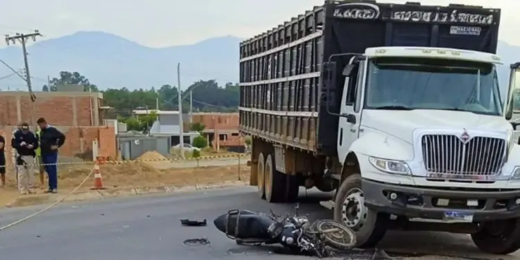 Motociclista morre em colisão com caminhão na BR-259 - Foto: Leitor Colatina em Ação