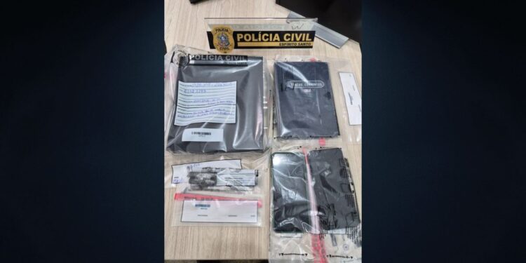 Caderno azul com nomes e valores: Como a polícia desmoronou o esquema do tráfico em Vila Pavão - Foto: PCES