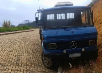 Caminhão Mercedes-Benz furtado é localizado no interior de Pancas - Foto: PMES