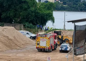 Corpo é encontrado preso a boias de draga no Rio Doce, em Colatina - Foto: Rede Social