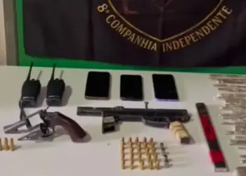 Suspeito foge por telhados e abandona mochila com drogas e armas em São Roque do Canaã - Foto: PMES