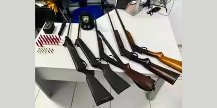 Arsenal e paca abatida: PM fecha esquema de caça ilegal e comércio de armas em Santa Teresa - Foto: PCES
