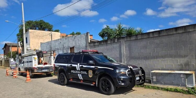 Responsável por ferro-velho é detido por furto de energia elétrica em Linhares - Foto: PCES