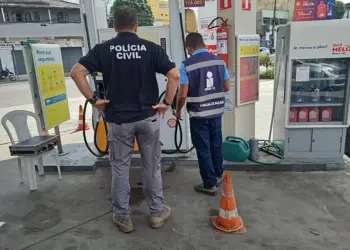 O seu bolso está em jogo: Postos da Grande Vitória são pegos em fraude na bomba! - Foto: PCES