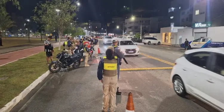 Operação em Colatina aborda mais de 800 veículos e registra 200 infrações - Foto: Detran/ES