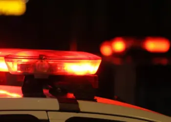 Homem atira contra ex-companheira e atual namorado em bar de Governador Lindenberg - Foto: Reprodução