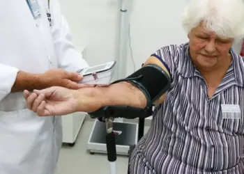 Geração Prateada: Brasileiros 50+ Dominarão Metade do Consumo em Saúde até 2044, Aponta Estudo