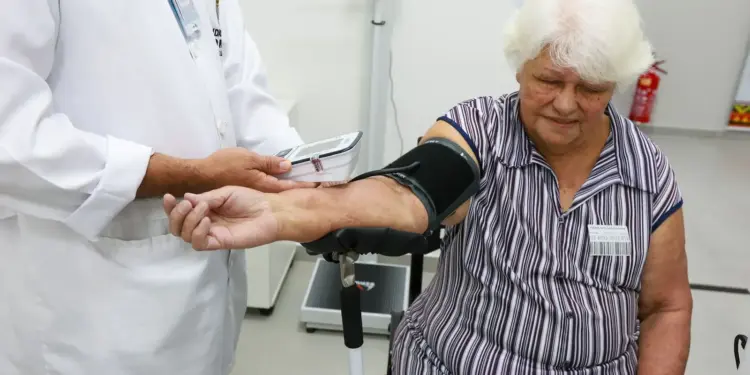 Geração Prateada: Brasileiros 50+ Dominarão Metade do Consumo em Saúde até 2044, Aponta Estudo