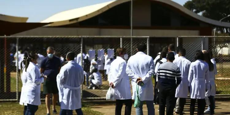 Médicos com diplomas estrangeiros: Segunda etapa do Revalida 2025/2 acontece neste fim de semana com prova prática