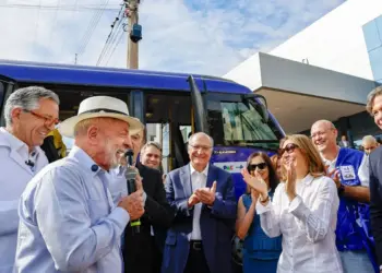 Lula anuncia R$ 2,2 bilhões para tratamento de câncer no SUS e critica “dinheiro do Vorcaro”