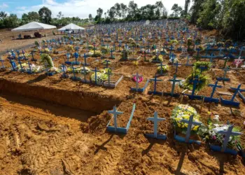 Negacionismo na Pandemia Causou Perda de 3,4 Anos na Expectativa de Vida Brasileira, Aponta Estudo - Foto: Reprodução/Agência Brasil