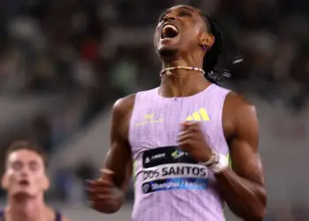 Alison dos Santos, o Piu, Vence Recordista Mundial e Lidera Dobradinha Brasileira na Abertura da Diamond League na China - Foto: Reprodução/Agência Brasil