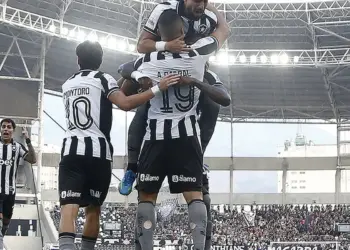 Arthur Cabral brilha com hat-trick e afunda Corinthians na zona de rebaixamento do Brasileirão - Foto: Reprodução/Agência Brasil