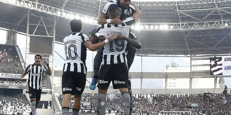 Arthur Cabral brilha com hat-trick e afunda Corinthians na zona de rebaixamento do Brasileirão - Foto: Reprodução/Agência Brasil