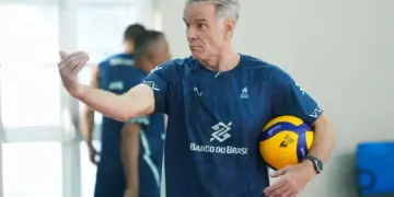 Bernardinho divulga lista de 30 inscritos para a Liga das Nações de Vôlei Masculino; Brasil busca segundo título