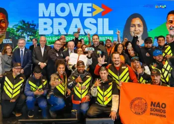 Lula Lança Programa Move Aplicativos: R$ 30 Bilhões para Motoristas de App e Taxistas Financiarem Carros Sustentáveis com Juros Reduzidos - Foto: Reprodução/Agência Brasil