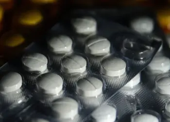 Fiocruz anuncia produção nacional de medicamento inovador contra esclerose múltipla para o SUS - Foto: Agência Brasil